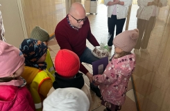 2025-04-08 - Kotki - Z życzeniami Świątecznymi w Szkole Mistrzostwa Sportowego